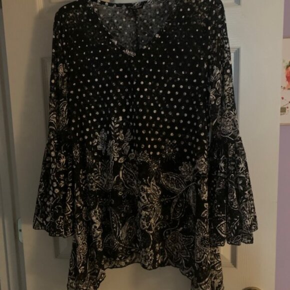 Black/White Tunic Style! - Picture 6 of 6